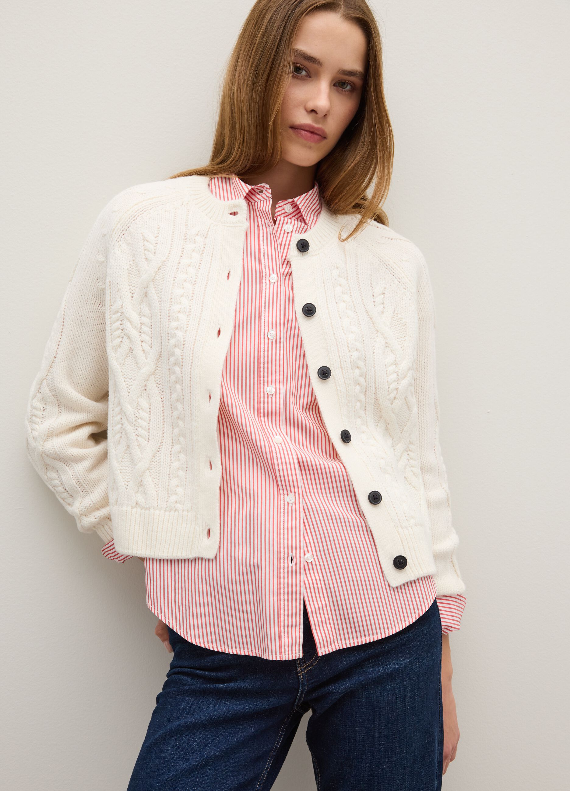 Cardigan beige regular fit con bottoni