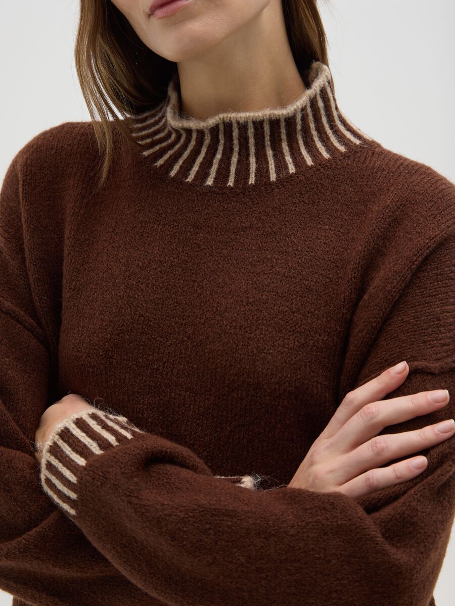 Brown High Neck Sweater with Contrasting Edges_3