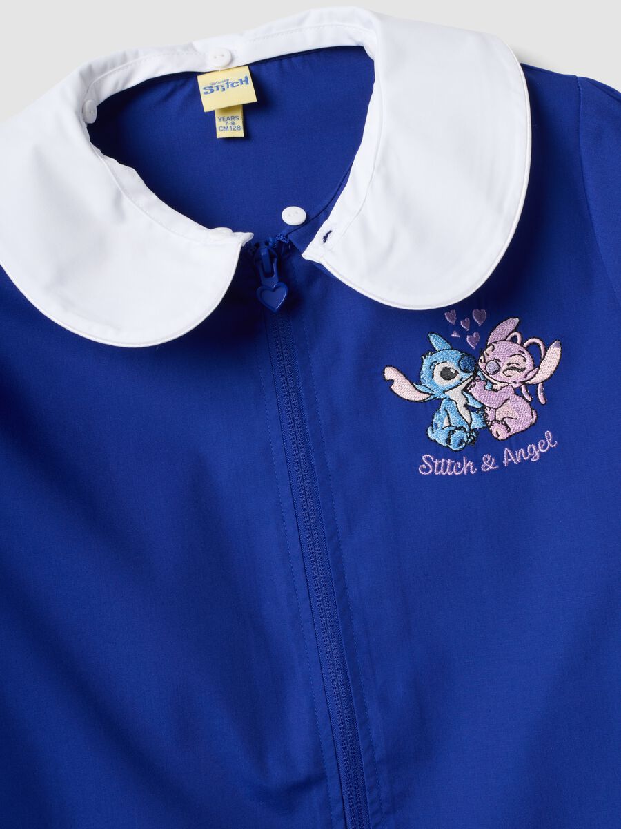Blue girls&rsquo; school apron with white collar and Stitch embroidery_2