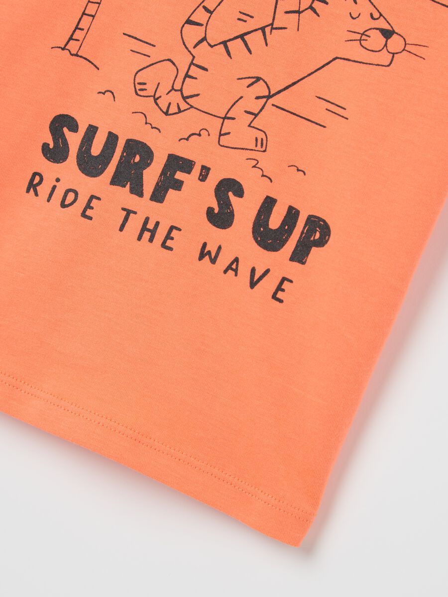 Cotton T-shirt with "Surf's Up - Ride the Wave" print_3