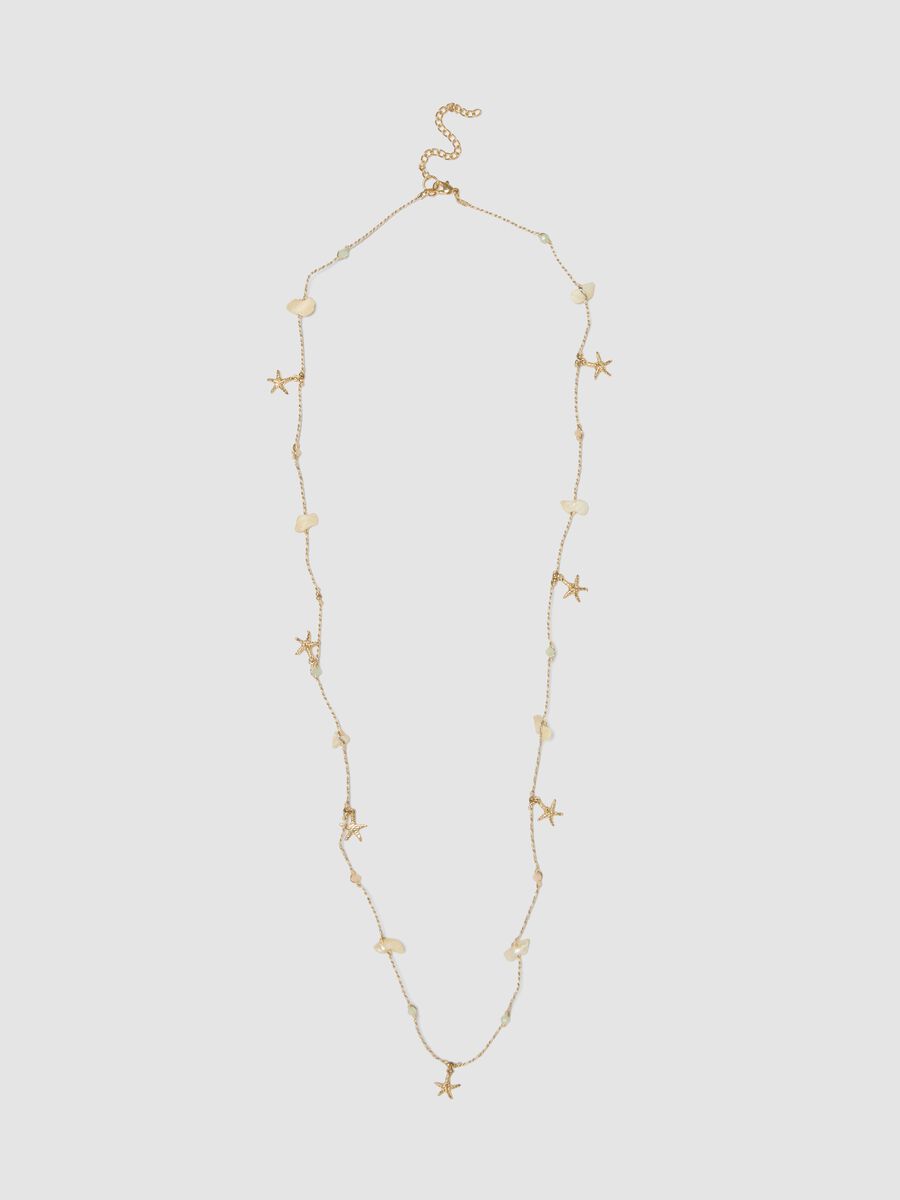 Collana beige con charms marini e pietre_1