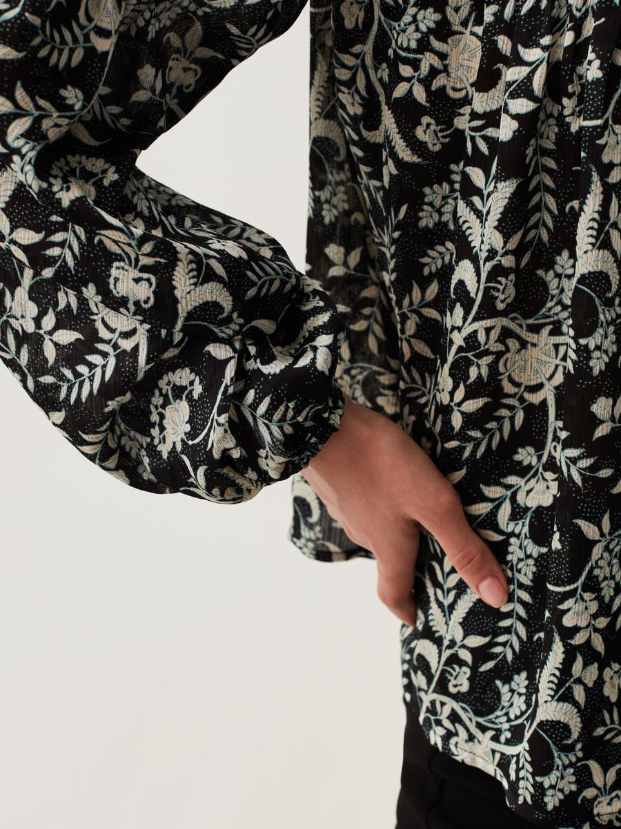 Blusa con laccetto stampa foliage_3