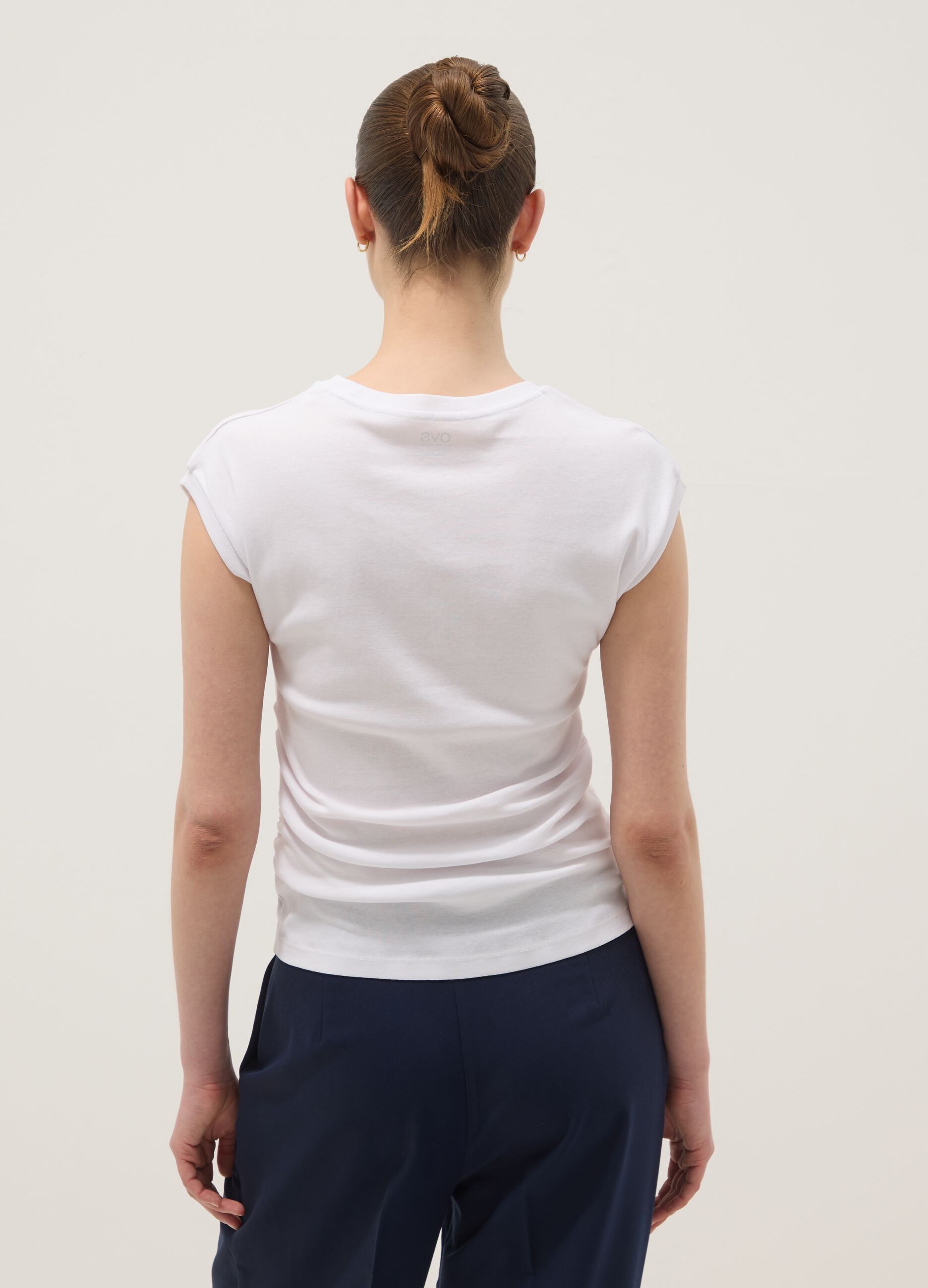 White pure cotton tank top with side ruching, regular fit