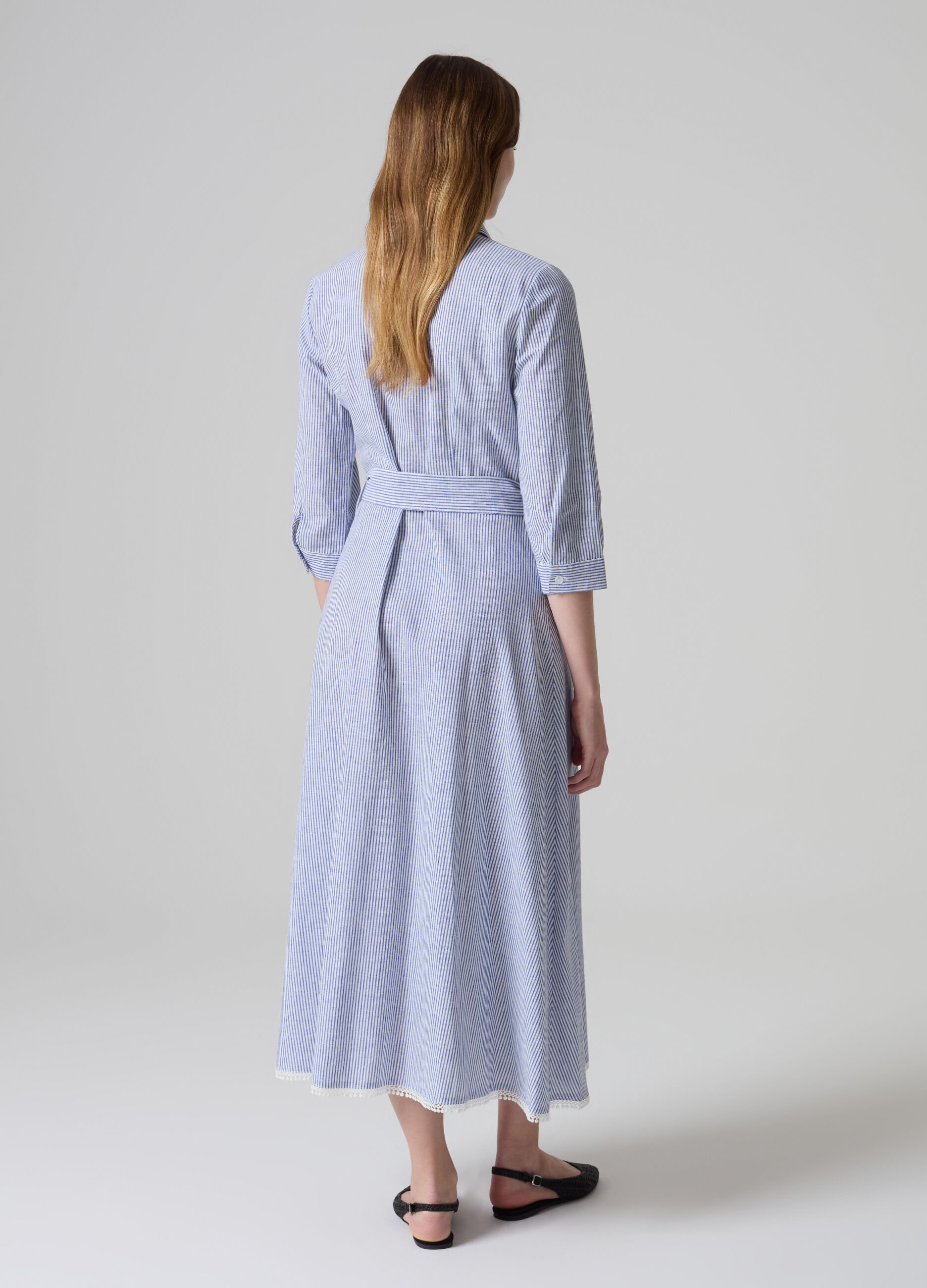 Vestito chemisier a righe sottili con cintura