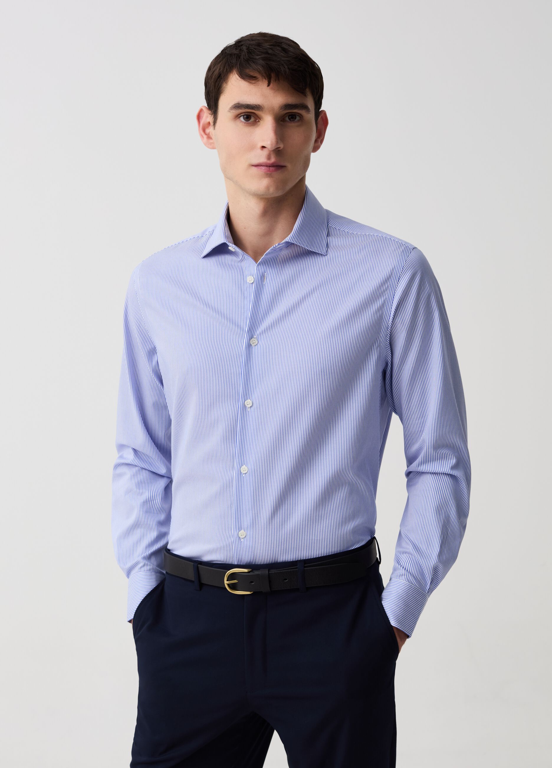 Regular-fit no-iron shirt with slim stripes