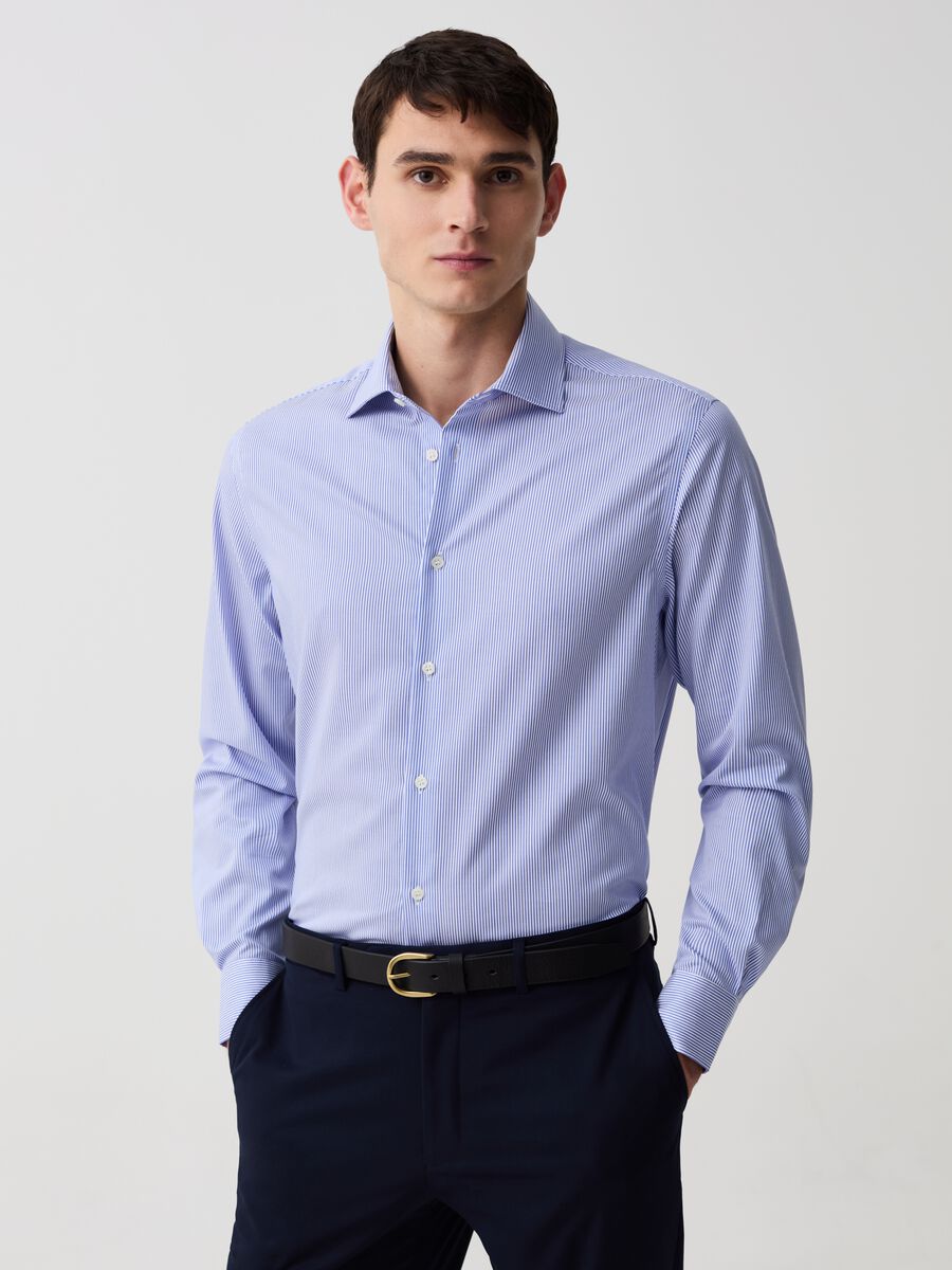 Camicia regular fit no stiro a righe sottili_0