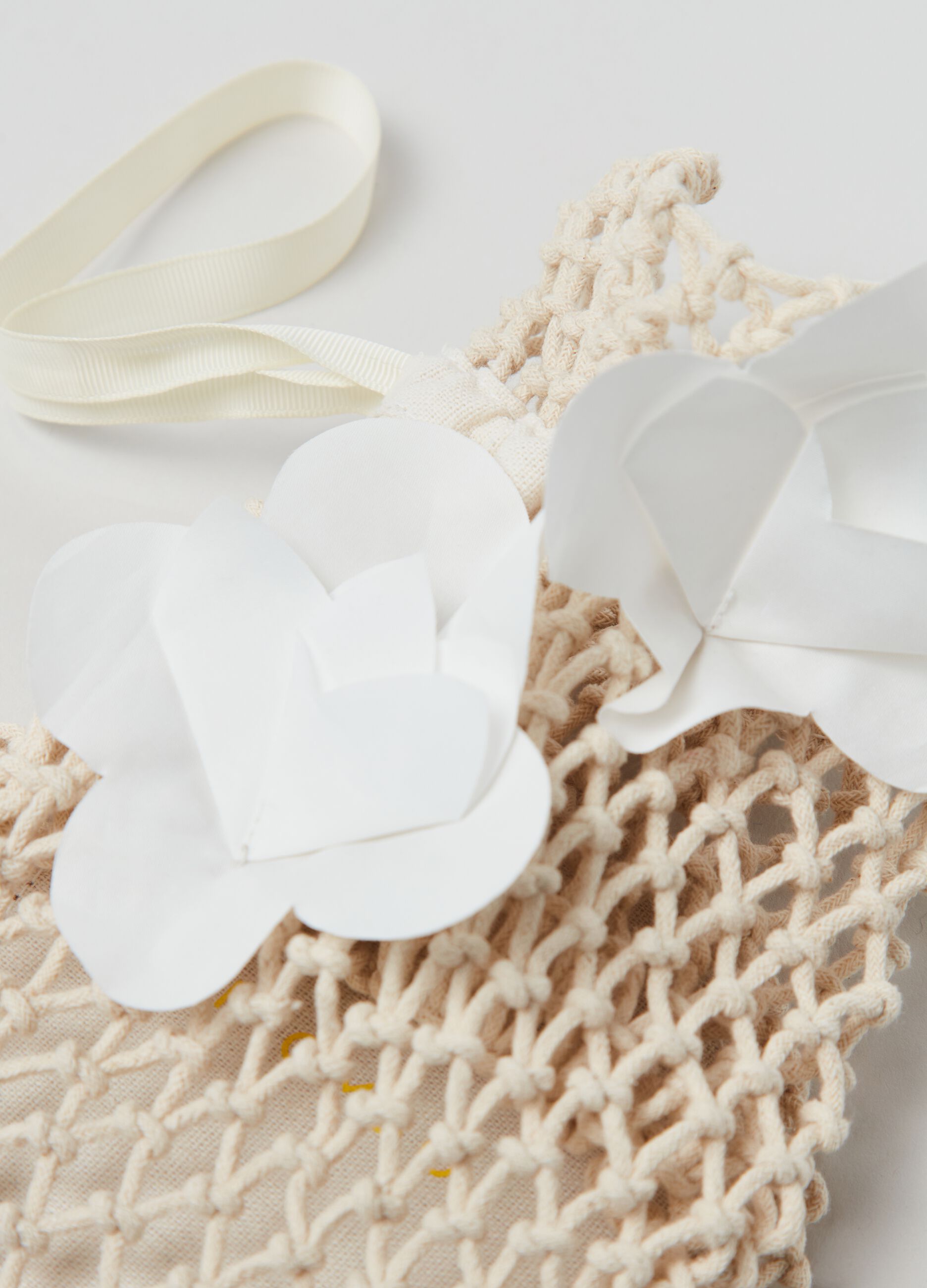 Borsetta in macramé con applicazione fiori_1