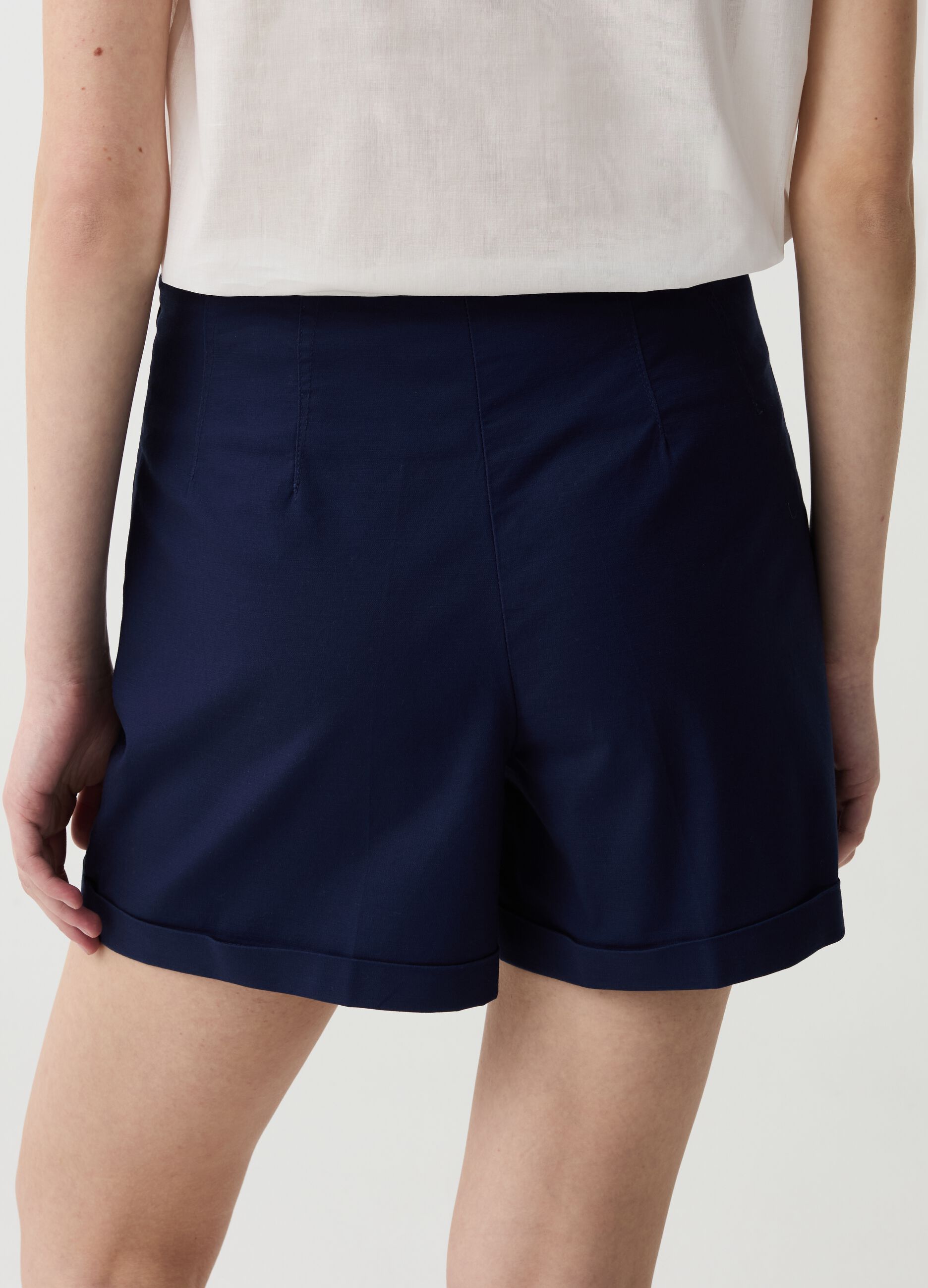 Stretch cotton shorts with turn-ups