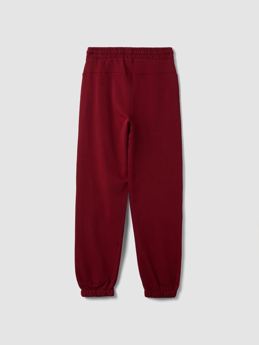 Jogger rossi in puro cotone organico con stampa a scacchi relaxed fit_2