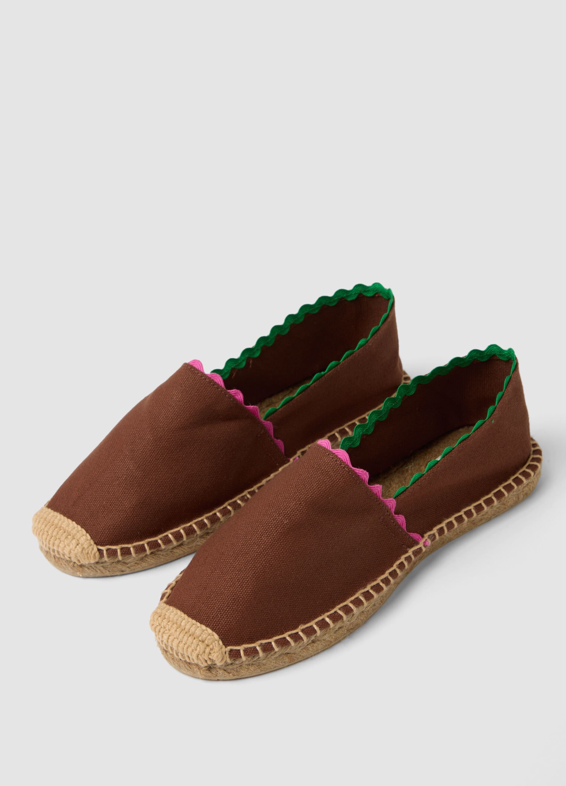 Brown espadrilles with contrasting trim