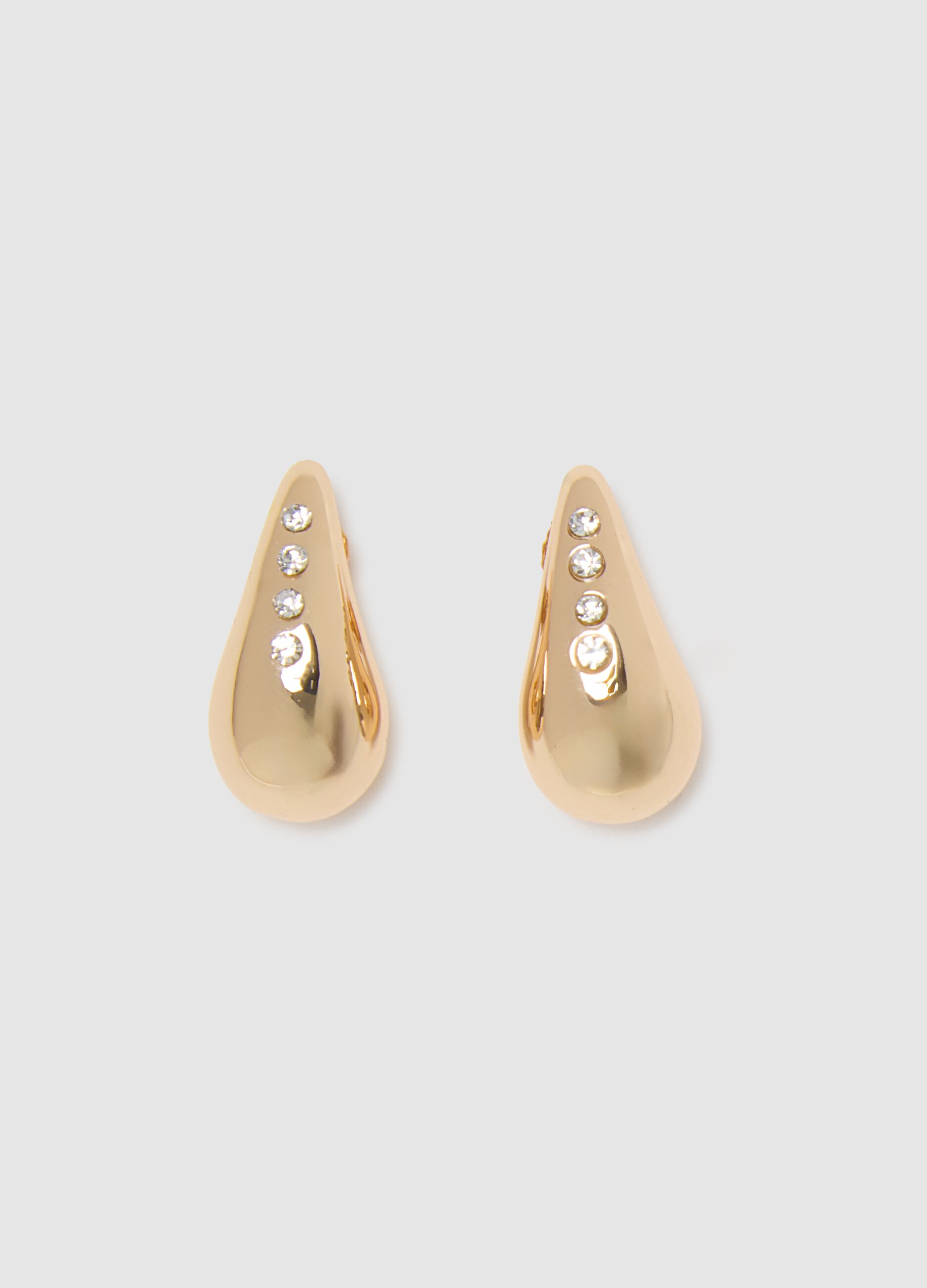 Gold earrings with sparkling details