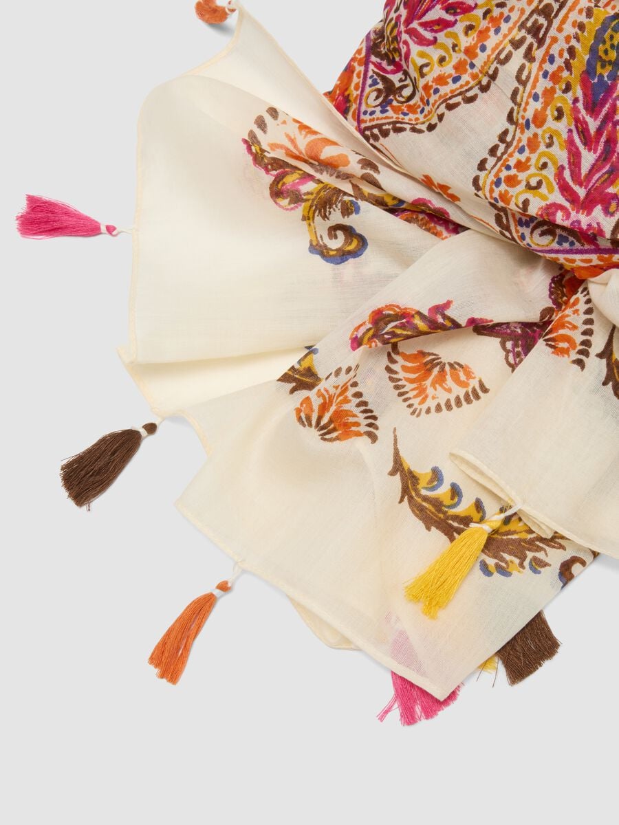 White pure cotton scarf with paisley pattern and tassels_1