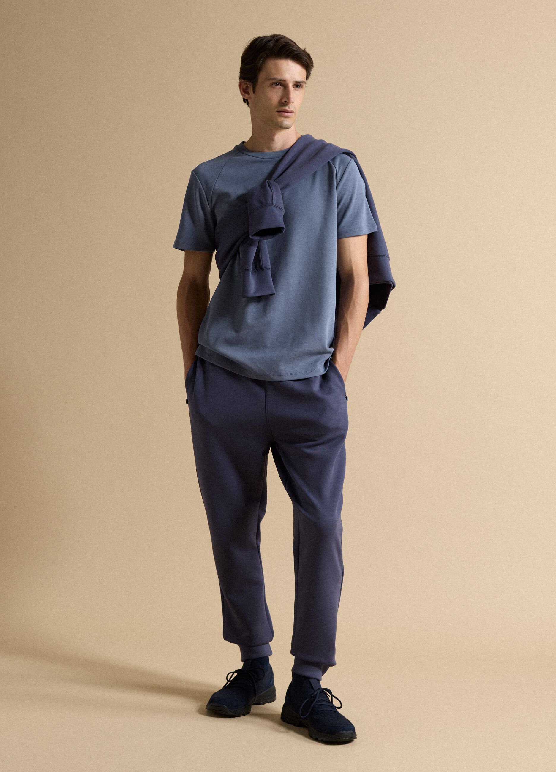 T-shirt grigia in misto cotone traspirante e ad asciugatura rapida