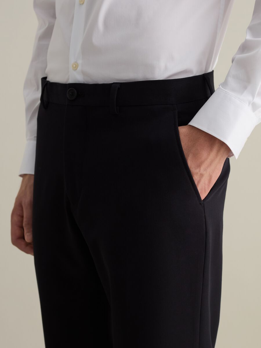 Chino trousers in stretch viscose_4