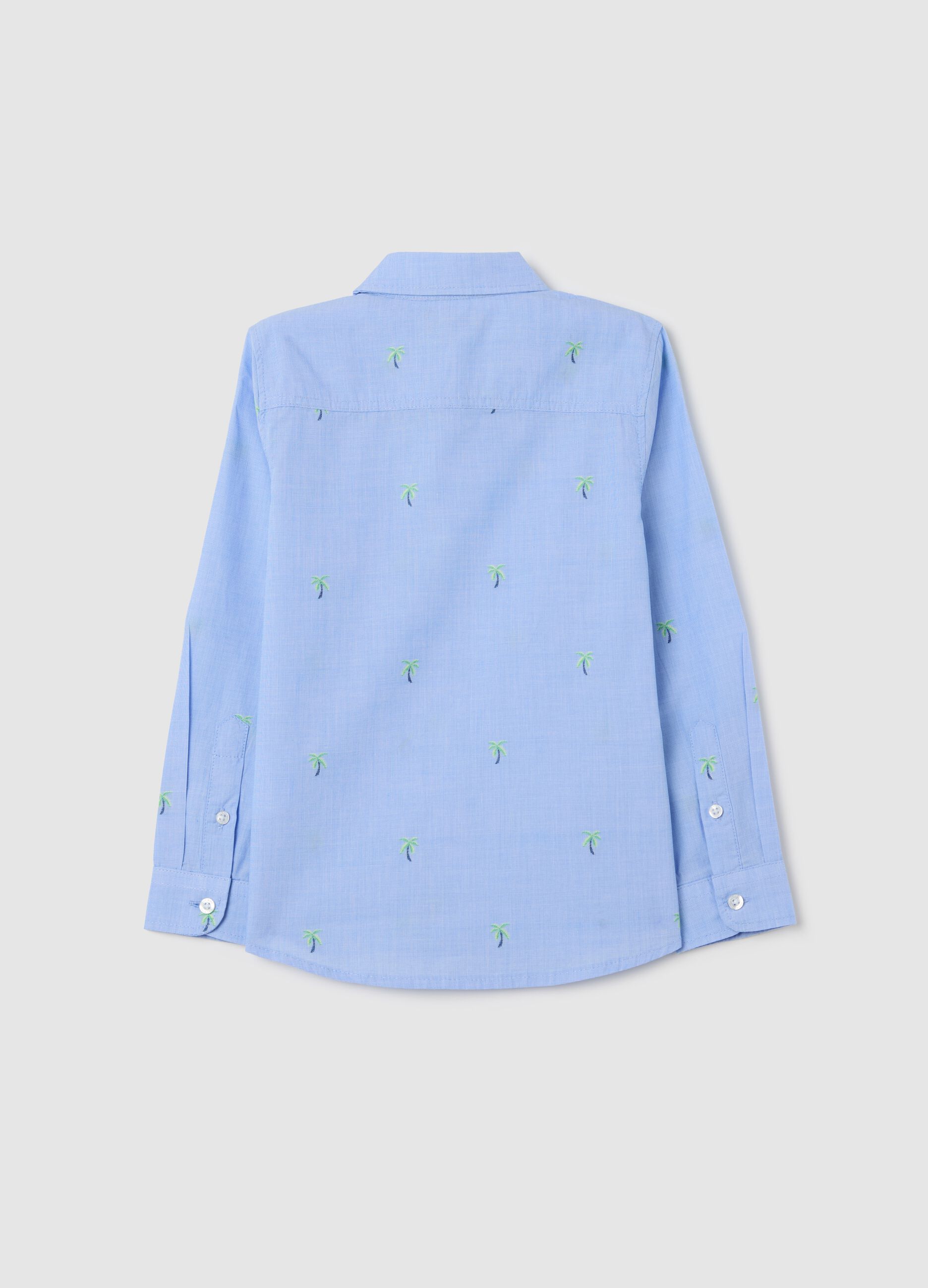 Camicia azzurra in cotone con ricamo palme
