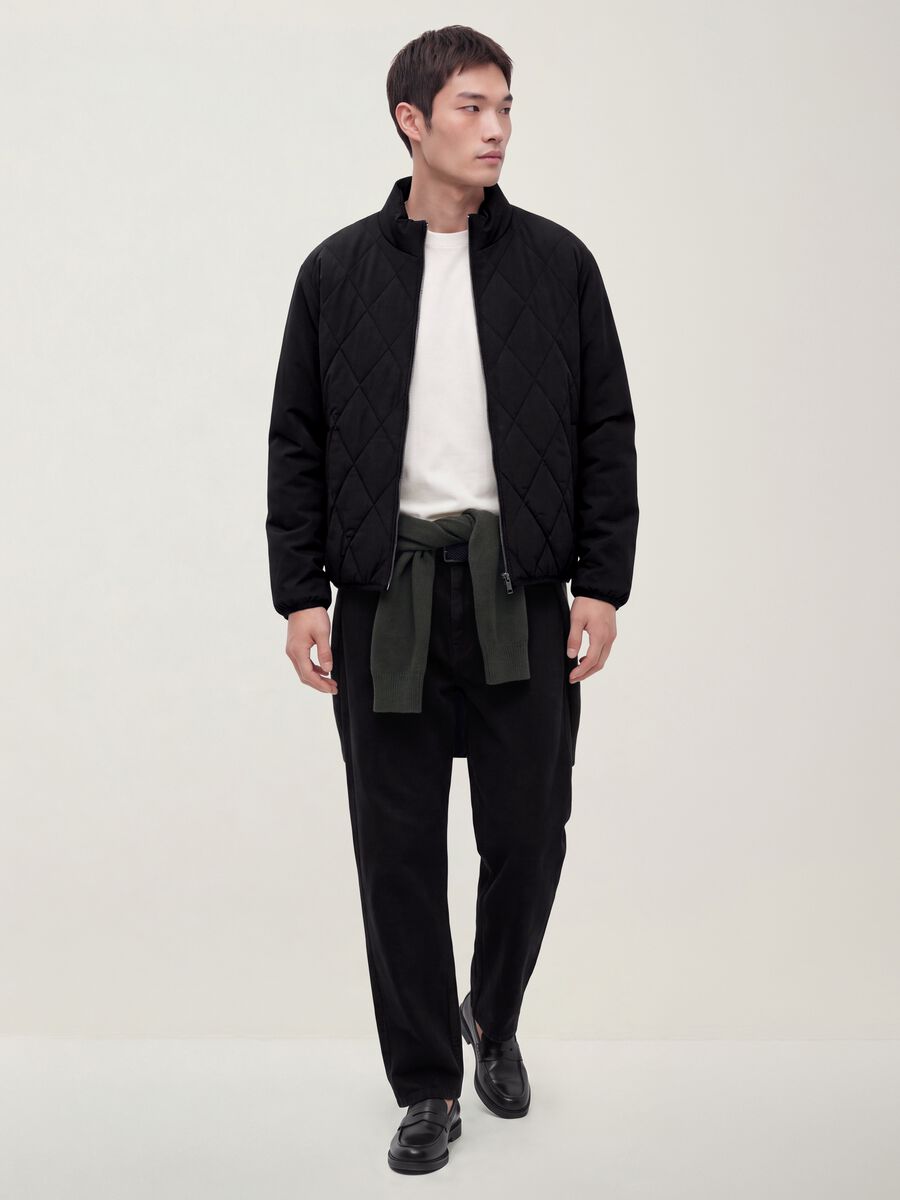 Giacca nera in tessuto elasticizzato con zip_1