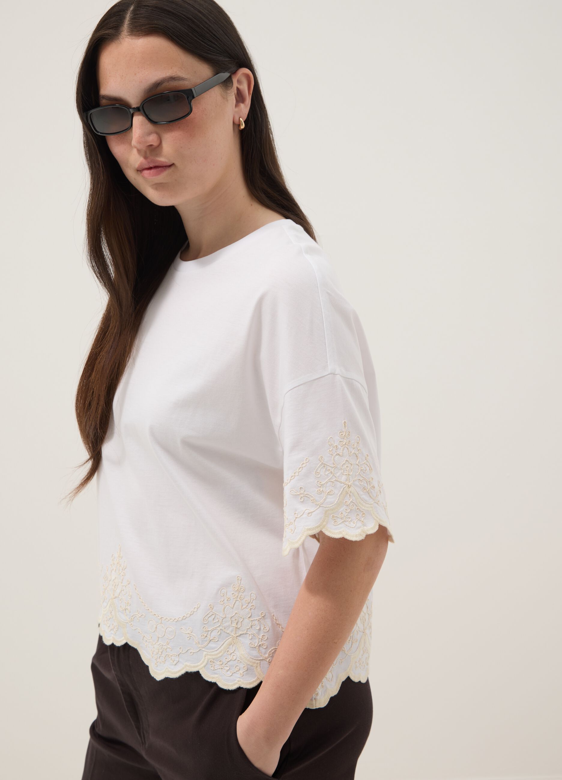 White pure cotton T-shirt with embroidery, regular fit