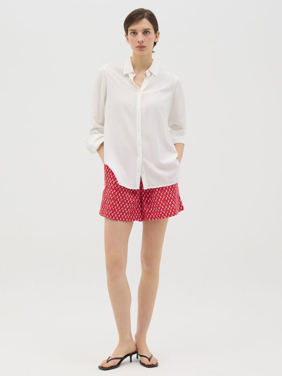 Red viscose shorts with ethnic pattern_0