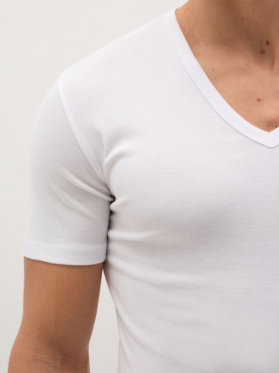 Two-pack undershirts with V neck_2