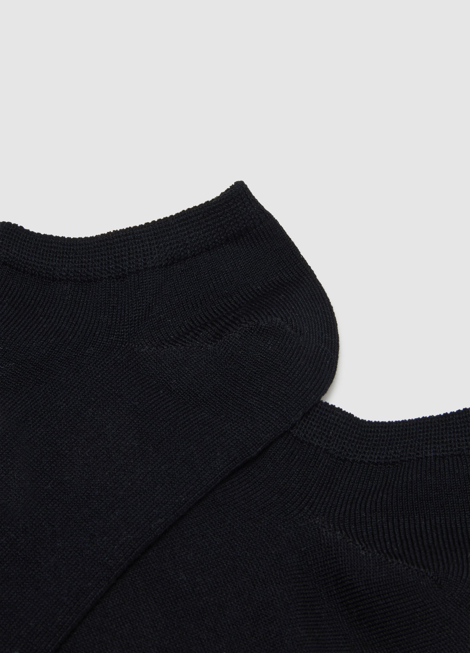 Set of three-pack short black elastic cotton socks