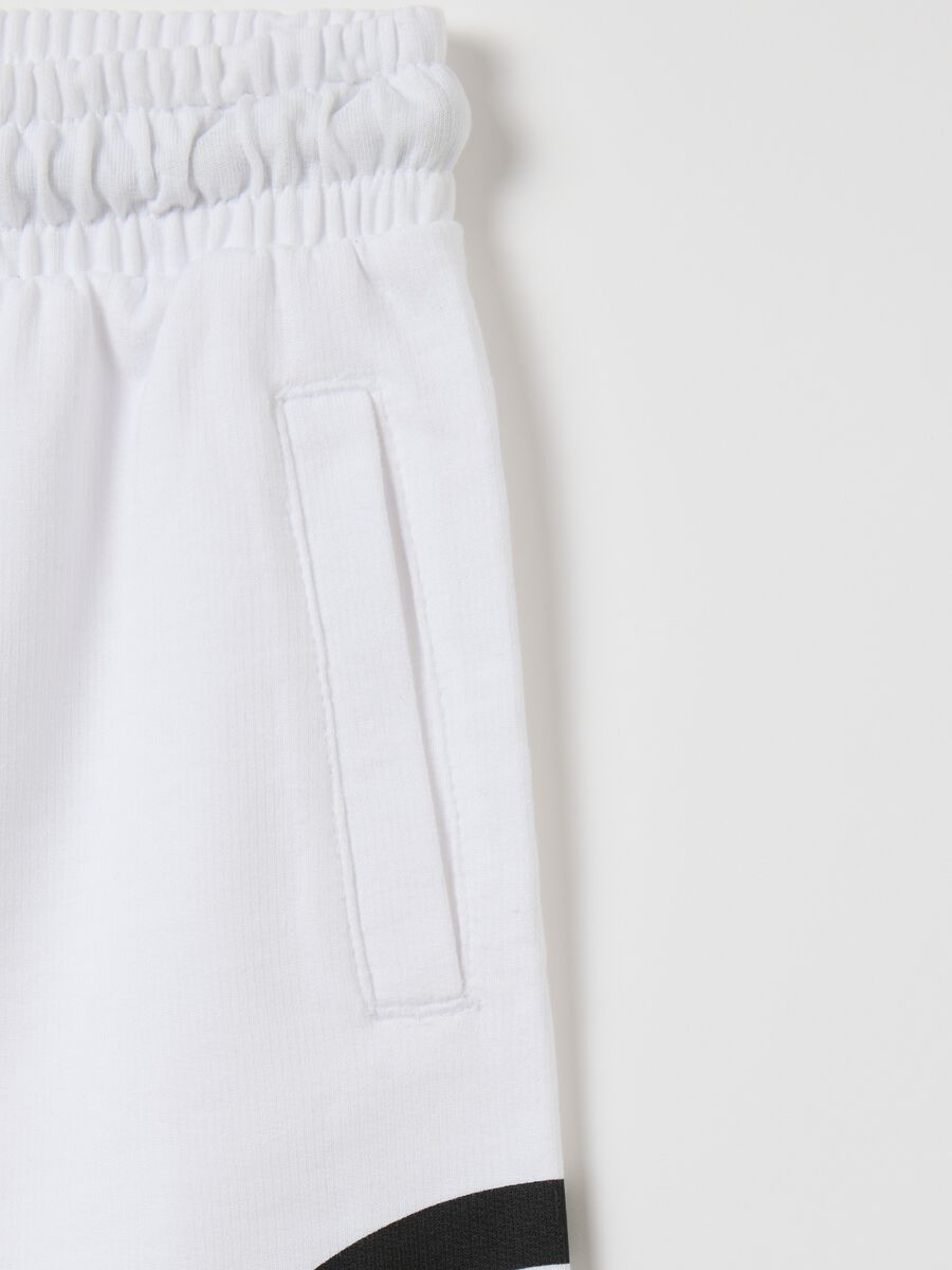 White shorts with Maui logo_2