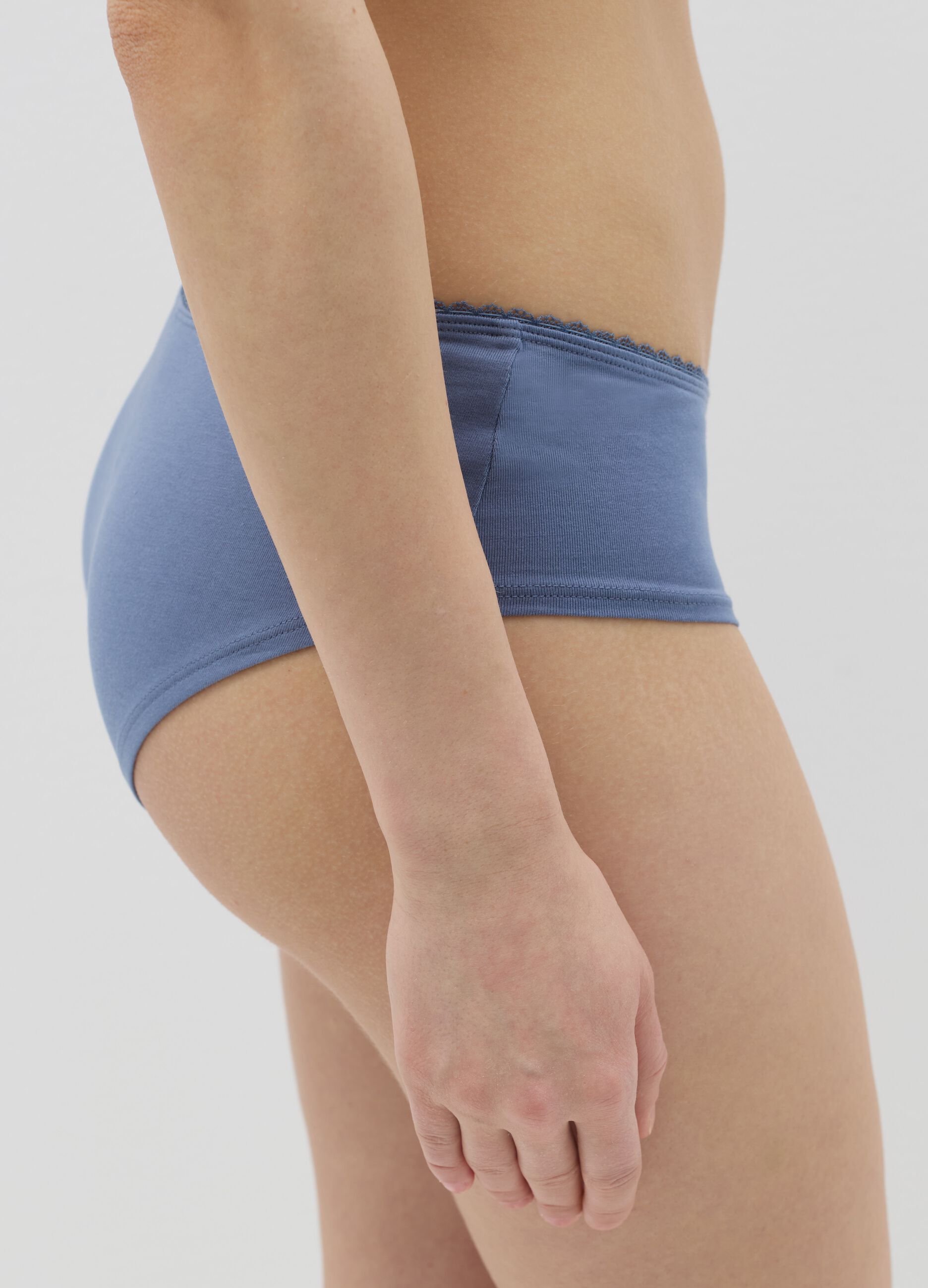 Three-pack French knickers with lace