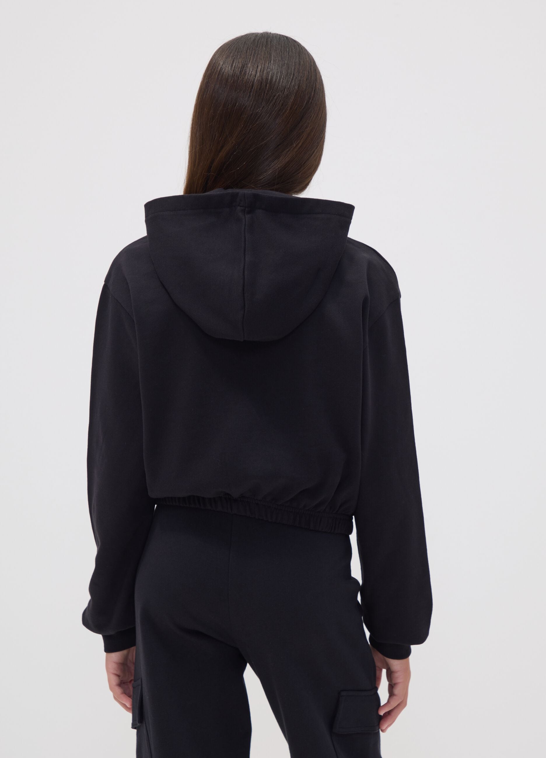 Short black pure cotton hoodie with crew neck for girls