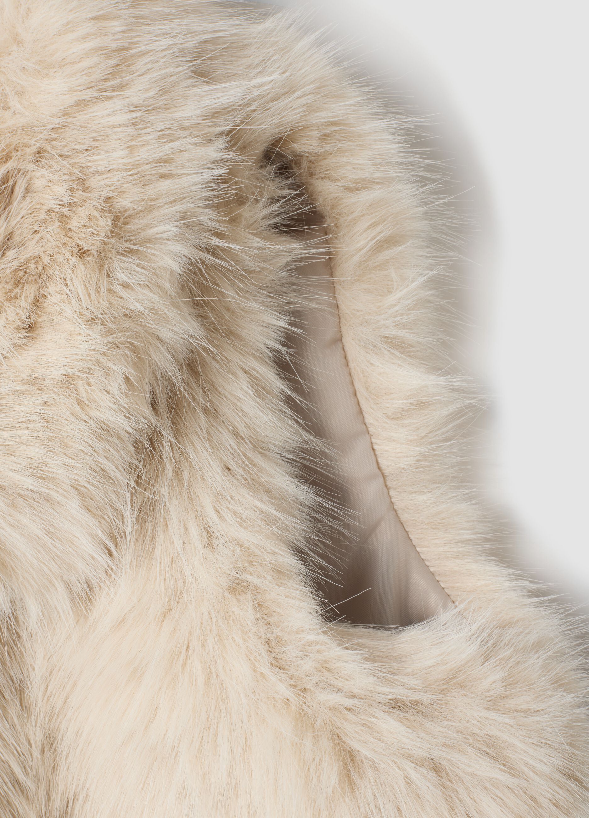 Beige gilet with wide collar and teddy effect