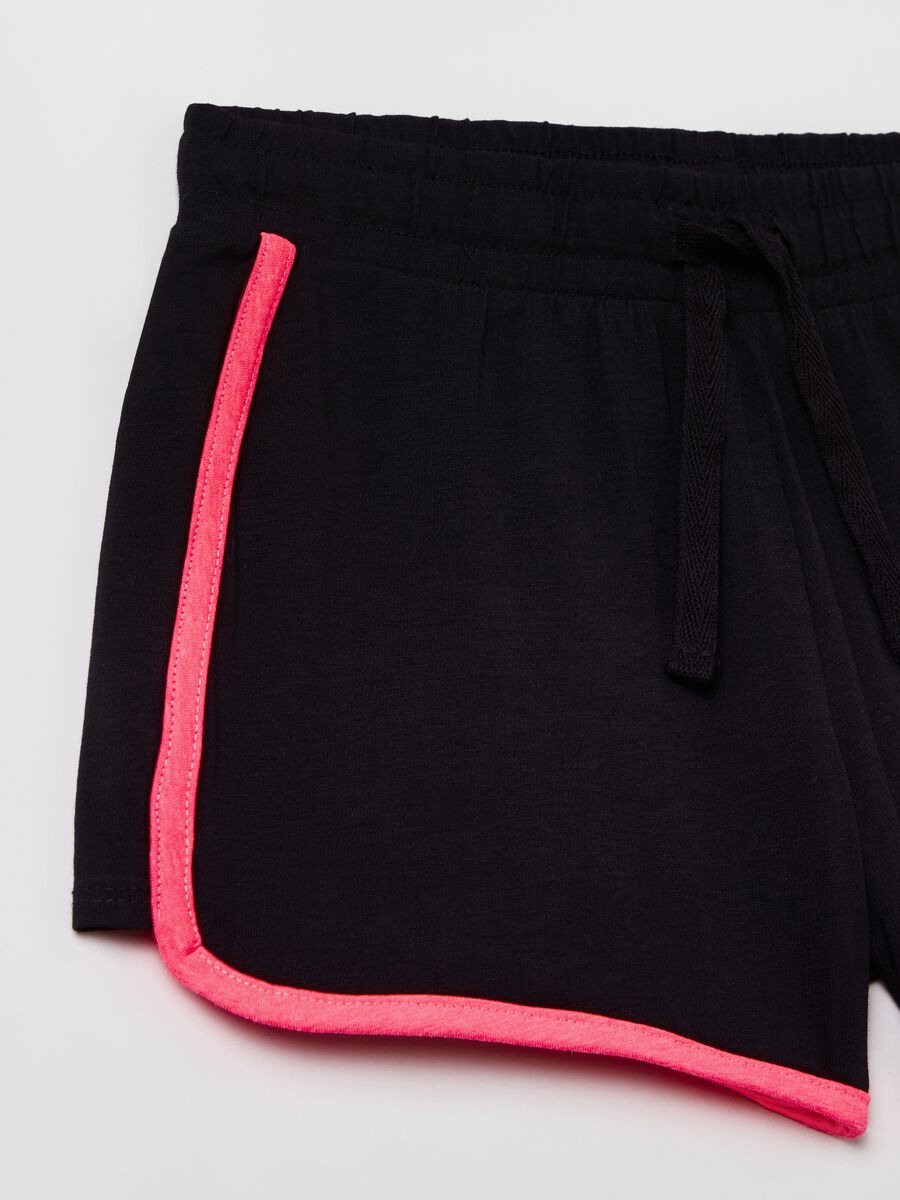 Shorts in jersey con profili a contrasto_2