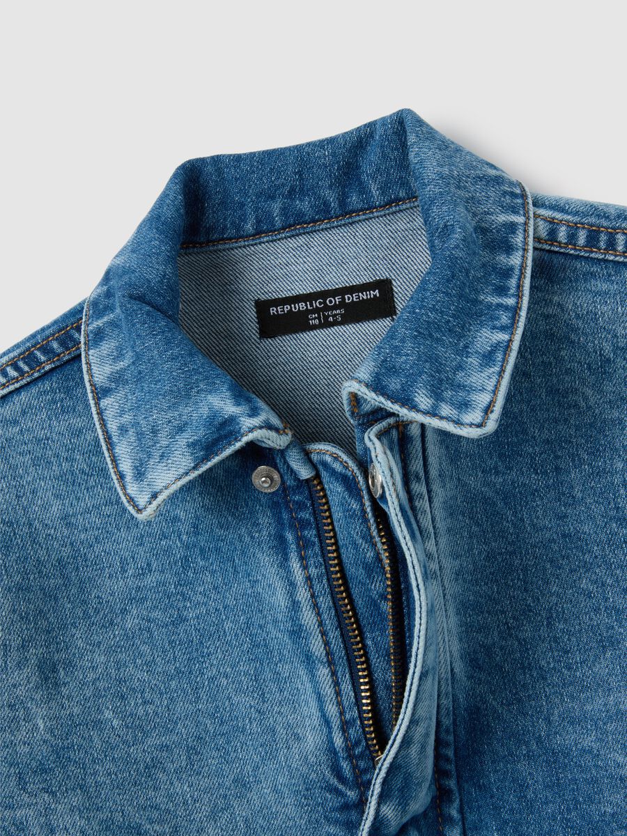 Children's blue denim jacket with cargo pockets_2
