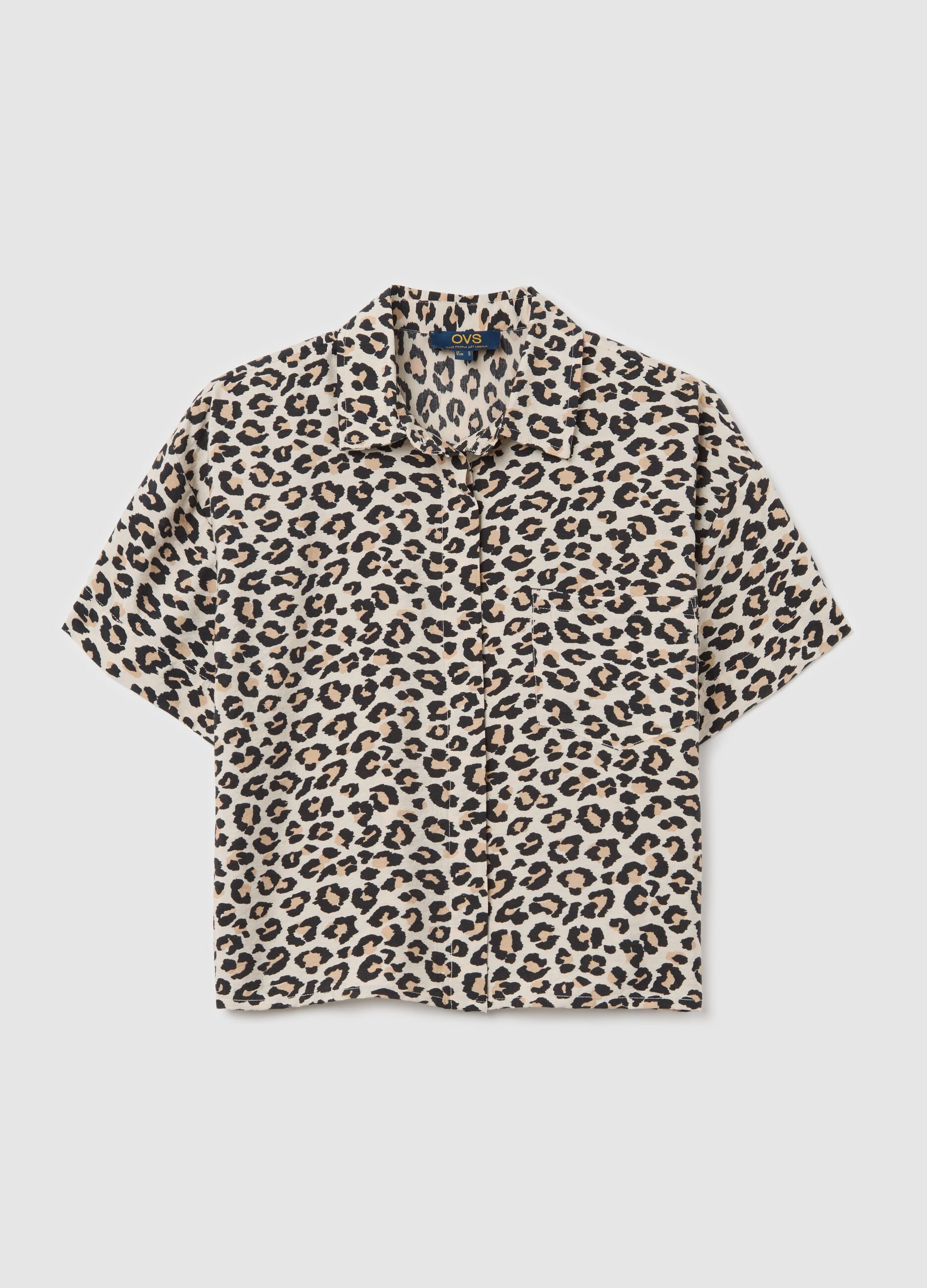 Short-sleeved shirt with animal print