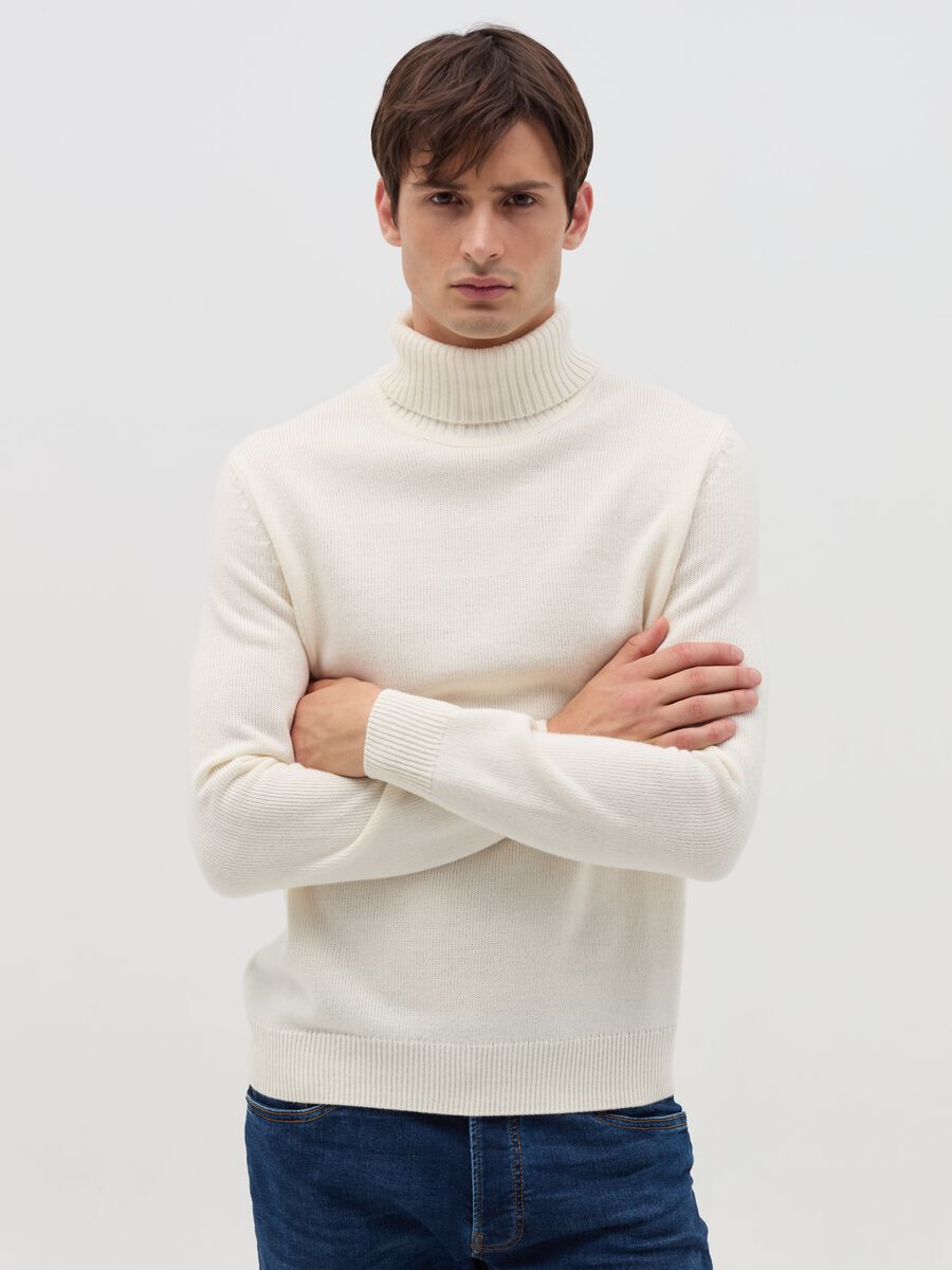 Pullover with high neck_0