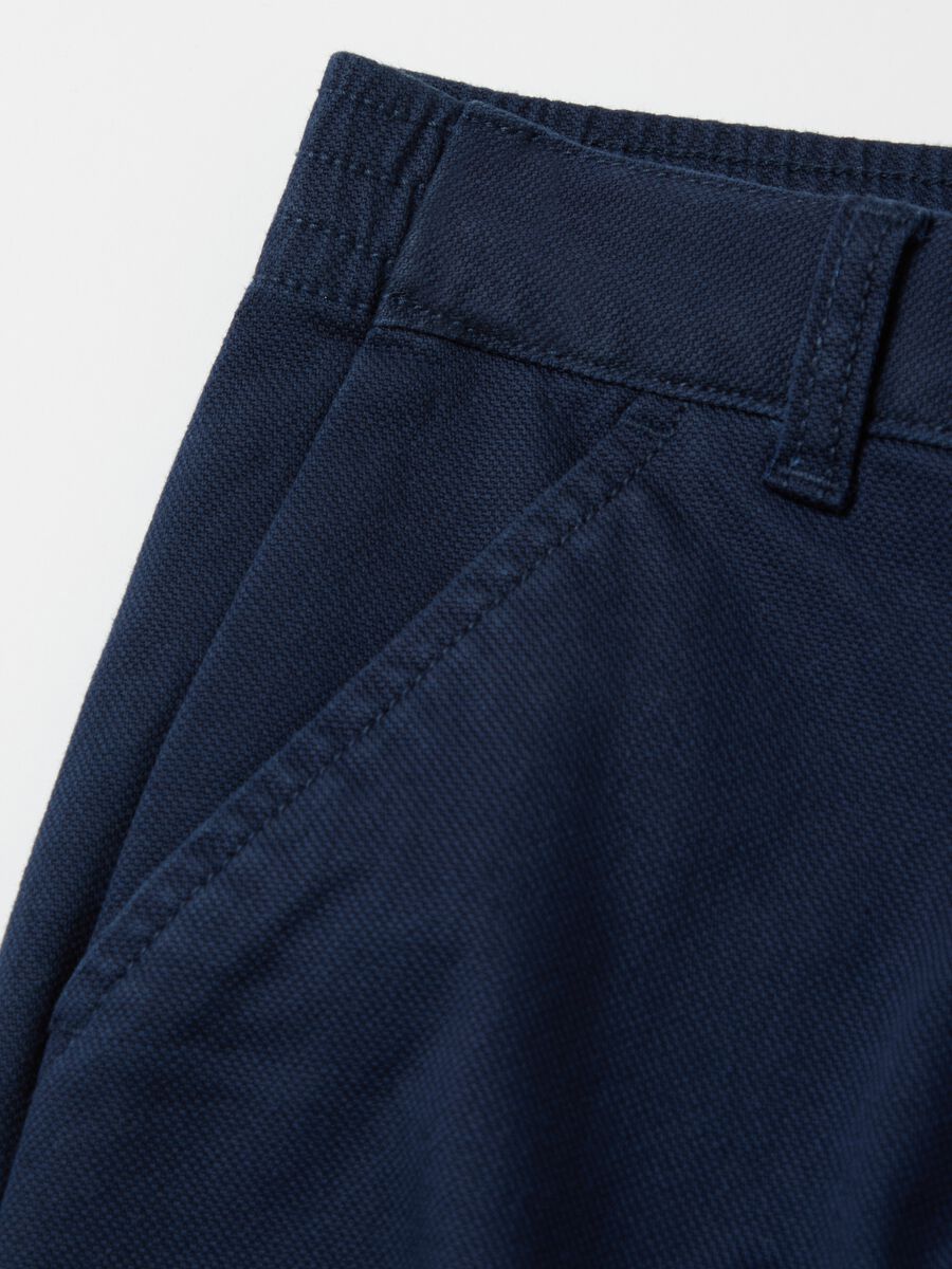 Chino trousers with pockets_2