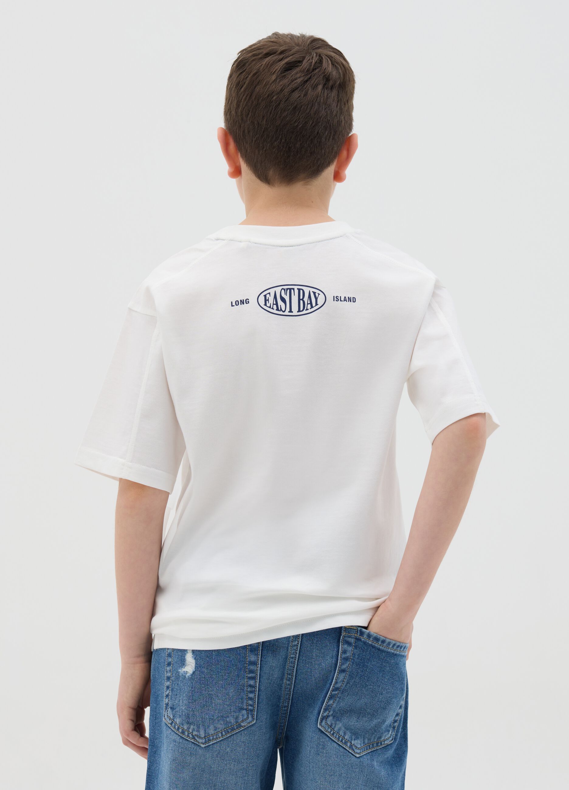 T-shirt in cotone con ricamo "East Bay" bianco