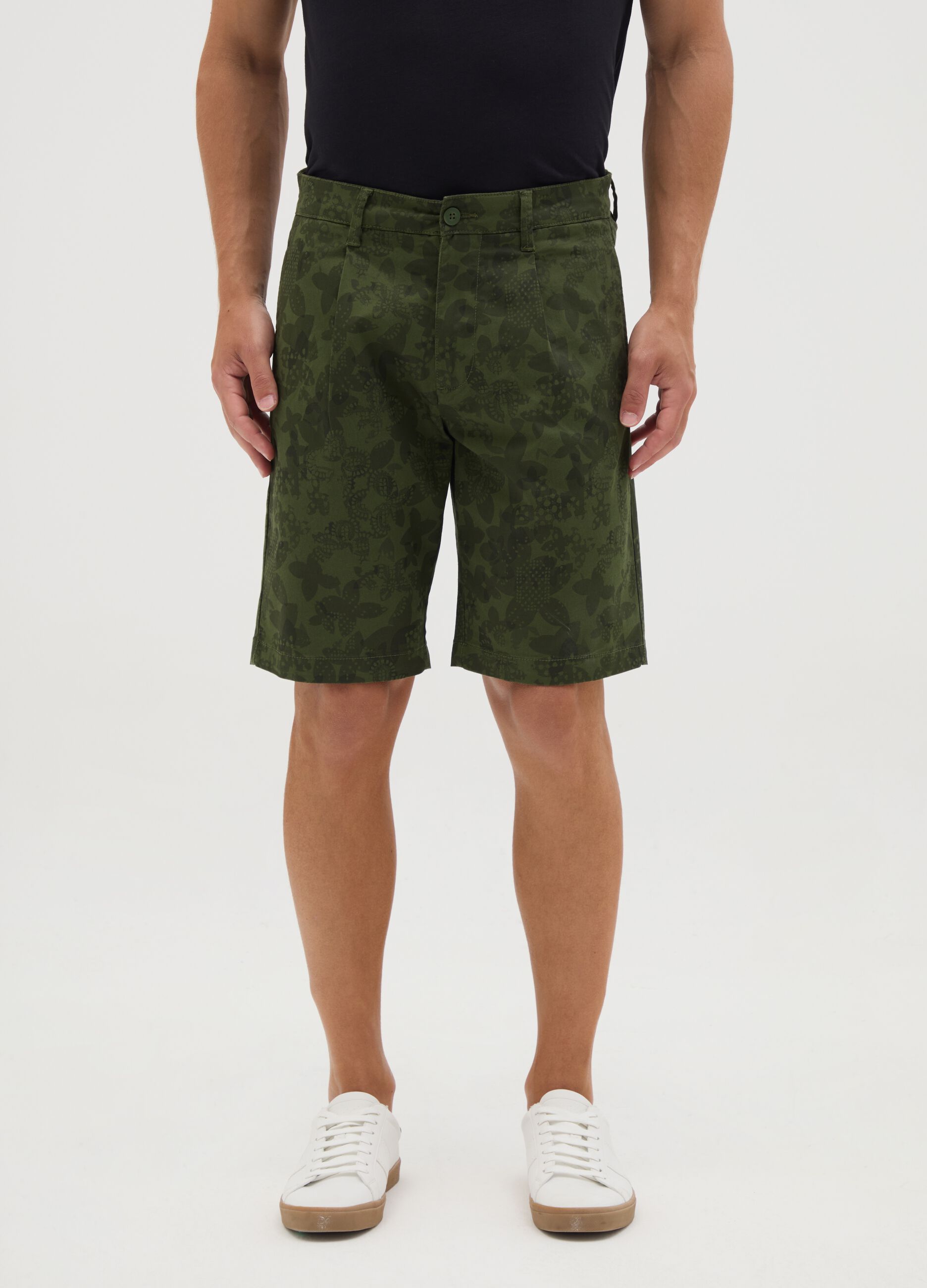 Men’s green Bermuda shorts in cotton with regular fit