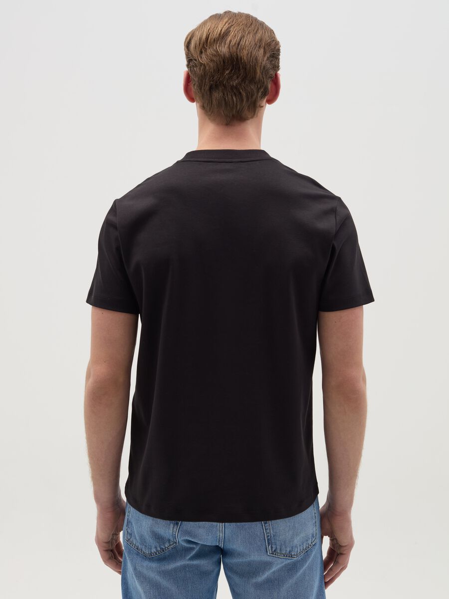 Regular-fit T-shirt with round neck_2