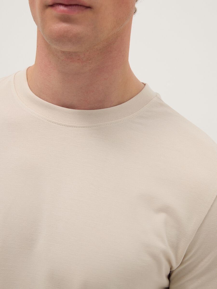 Beige long-sleeve stretch cotton regular fit t-shirt_3