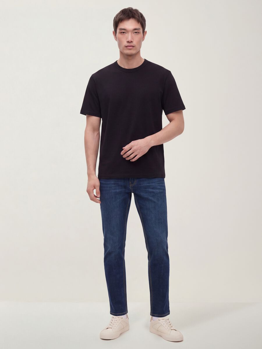 T-shirt nera in puro cotone a girocollo relaxed fit_1