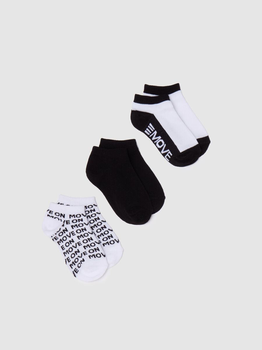 Three-pair pack stretch shoe liners with "Move On" lettering_0