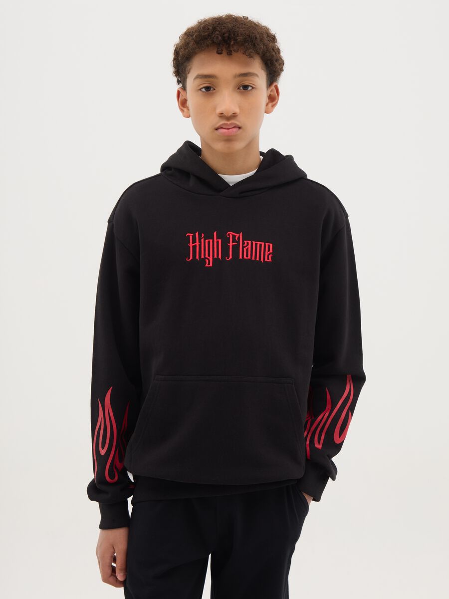 Felpa con cappuccio stampa fiamme e ricamo "High Flame" _0
