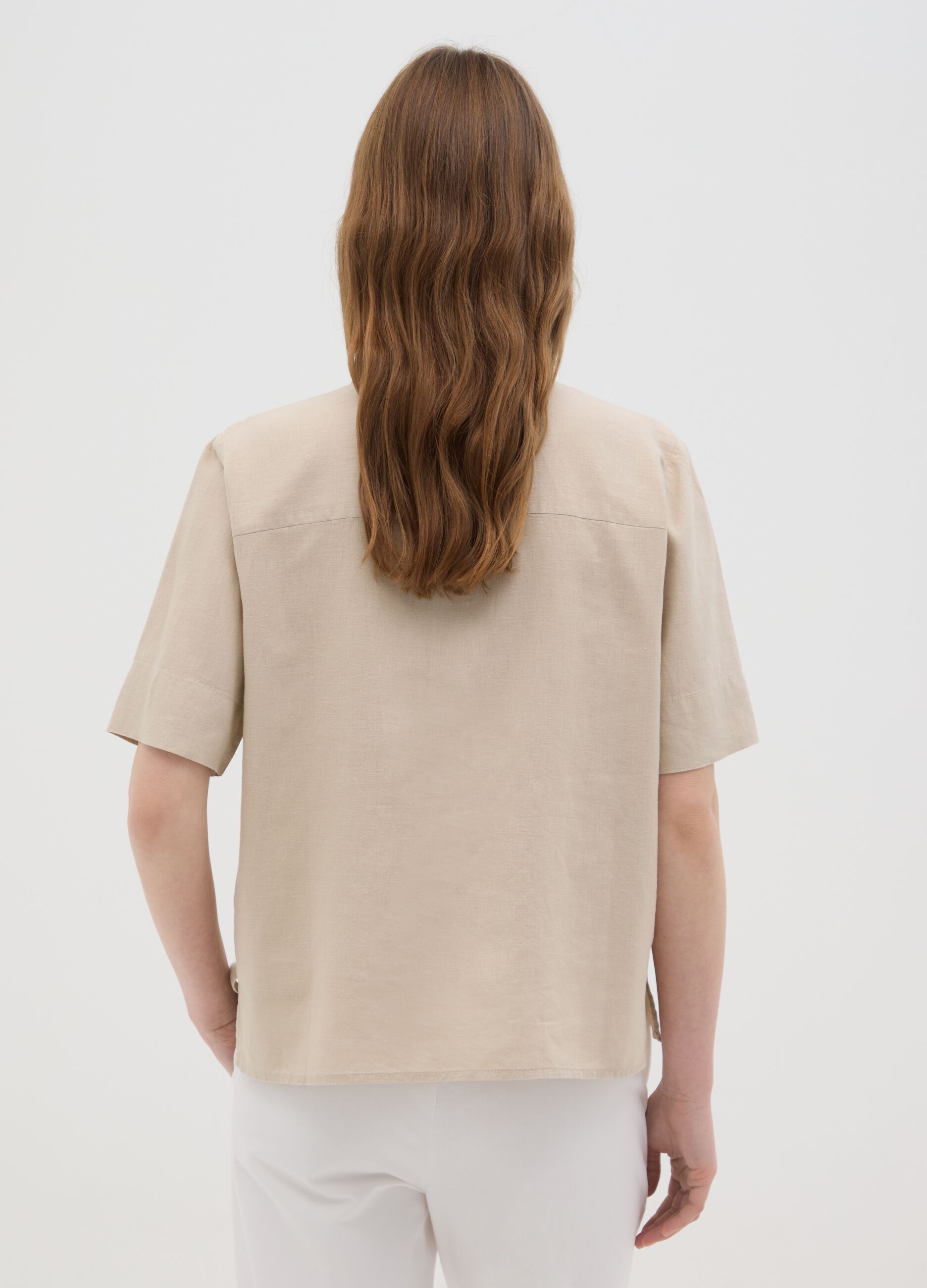 Camicia da donna in misto lino beige regular fit senza bottoni