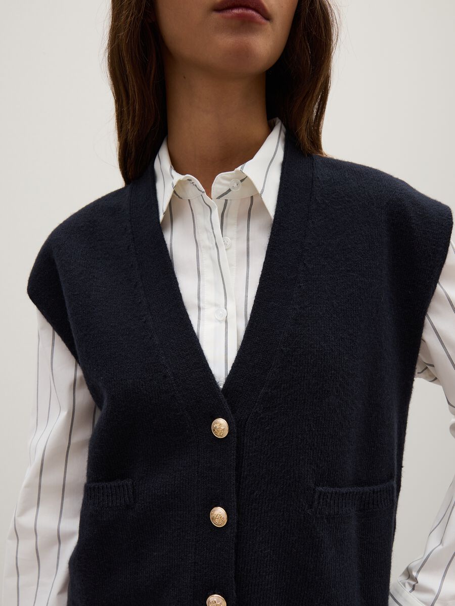 Gilet blu lungo con bottoni_3