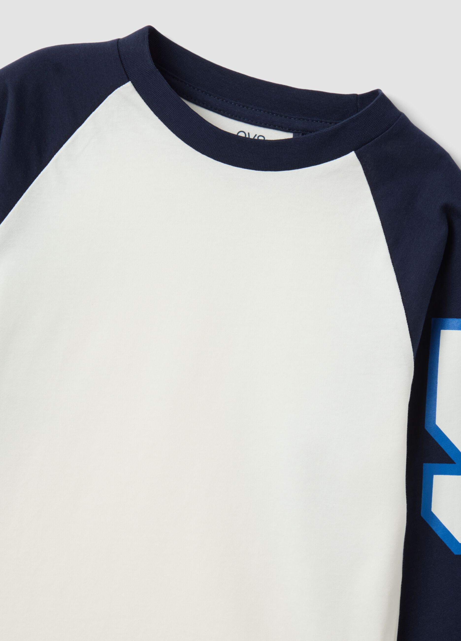 White pure cotton boys&rsquo; T-shirt with crew neck and raglan sleeves