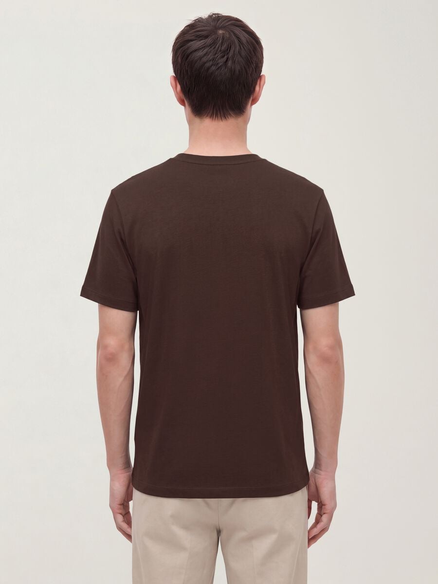 T-shirt marrone in puro cotone a girocollo relaxed fit_2
