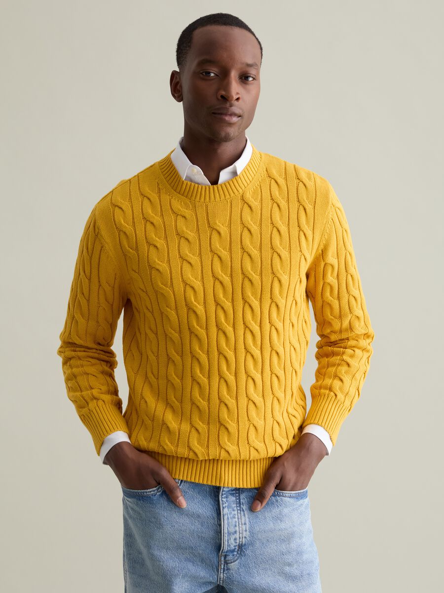 Pullover with cable-knit design_0