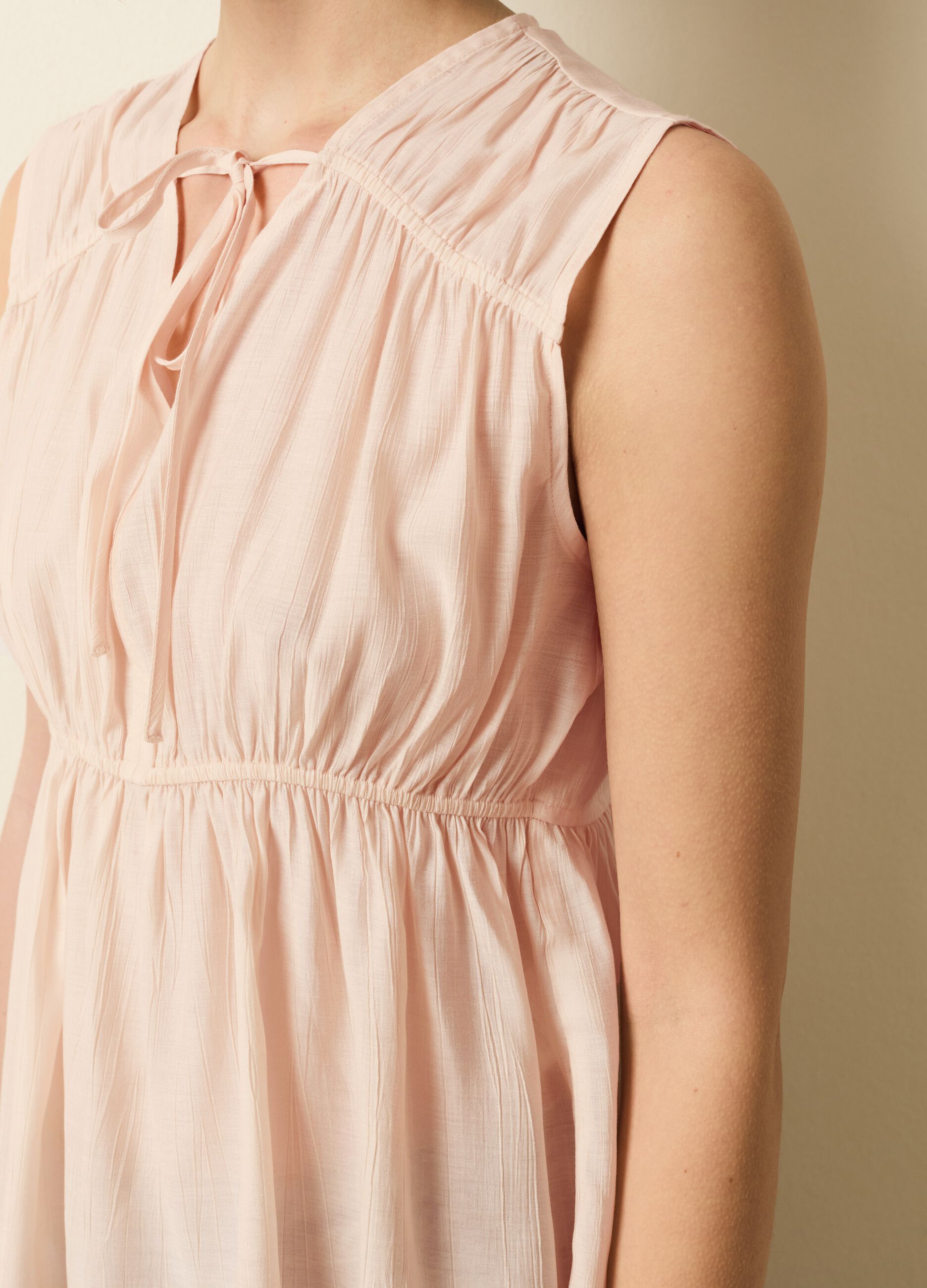 Blouse with V neck and laces
