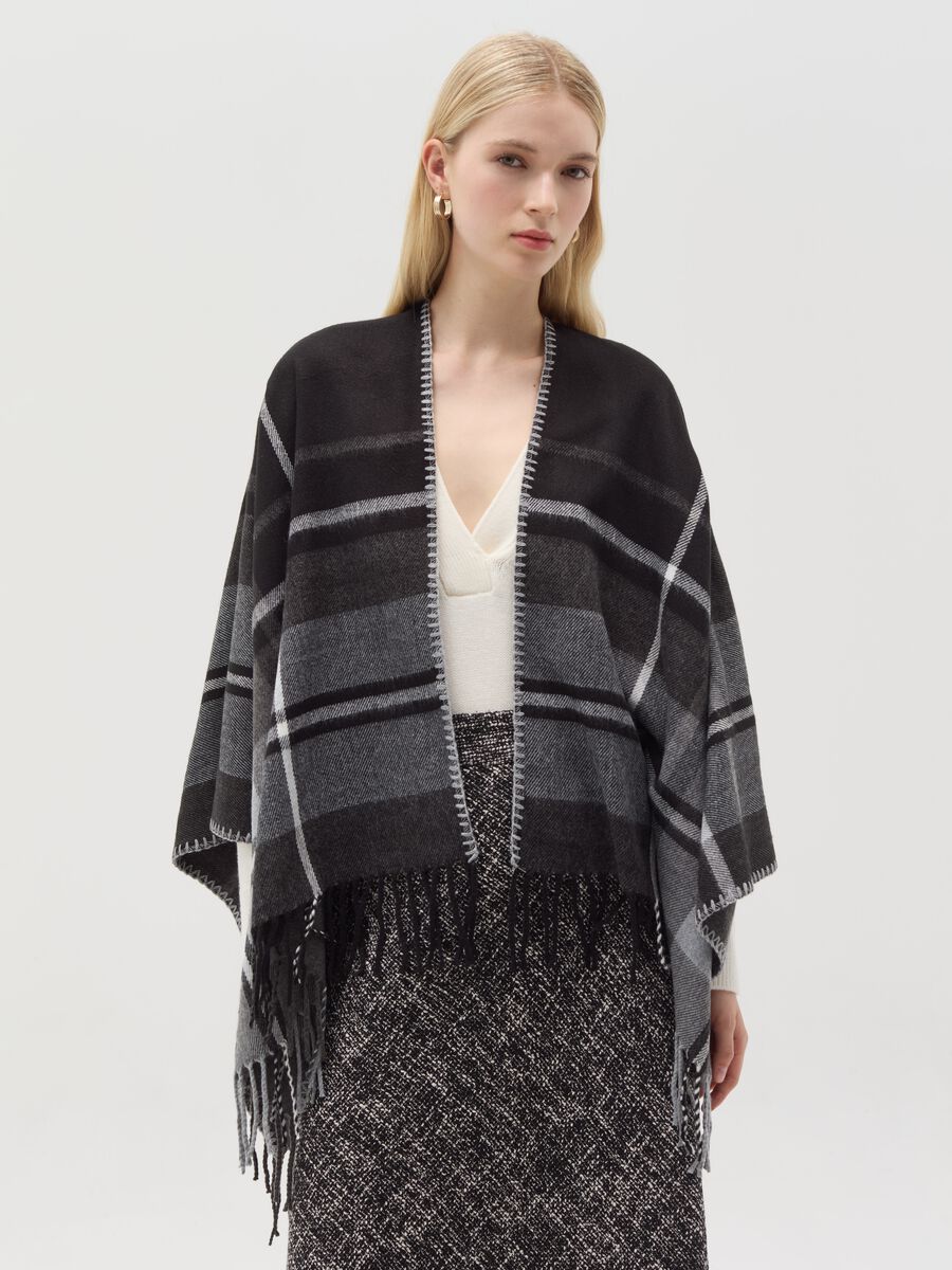 Poncho scarf with check pattern_4