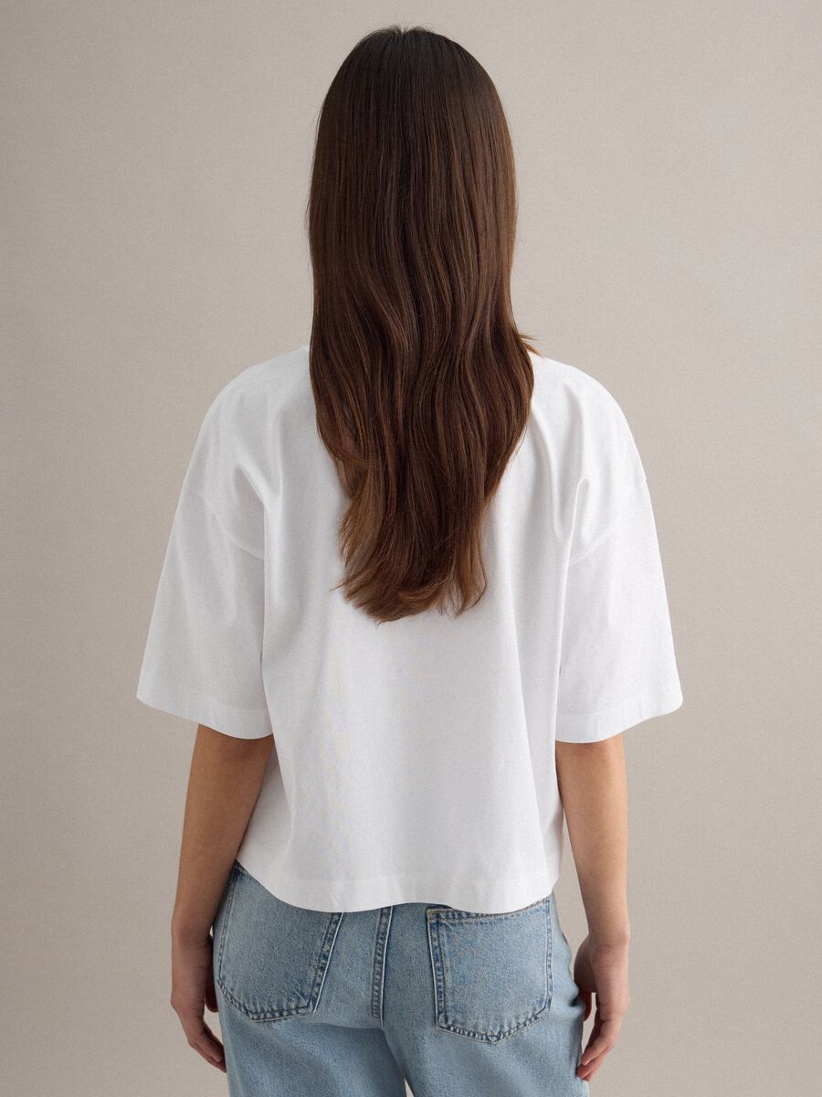 T-shirt in puro cotone bianca relaxed fit con motivo paisley_3