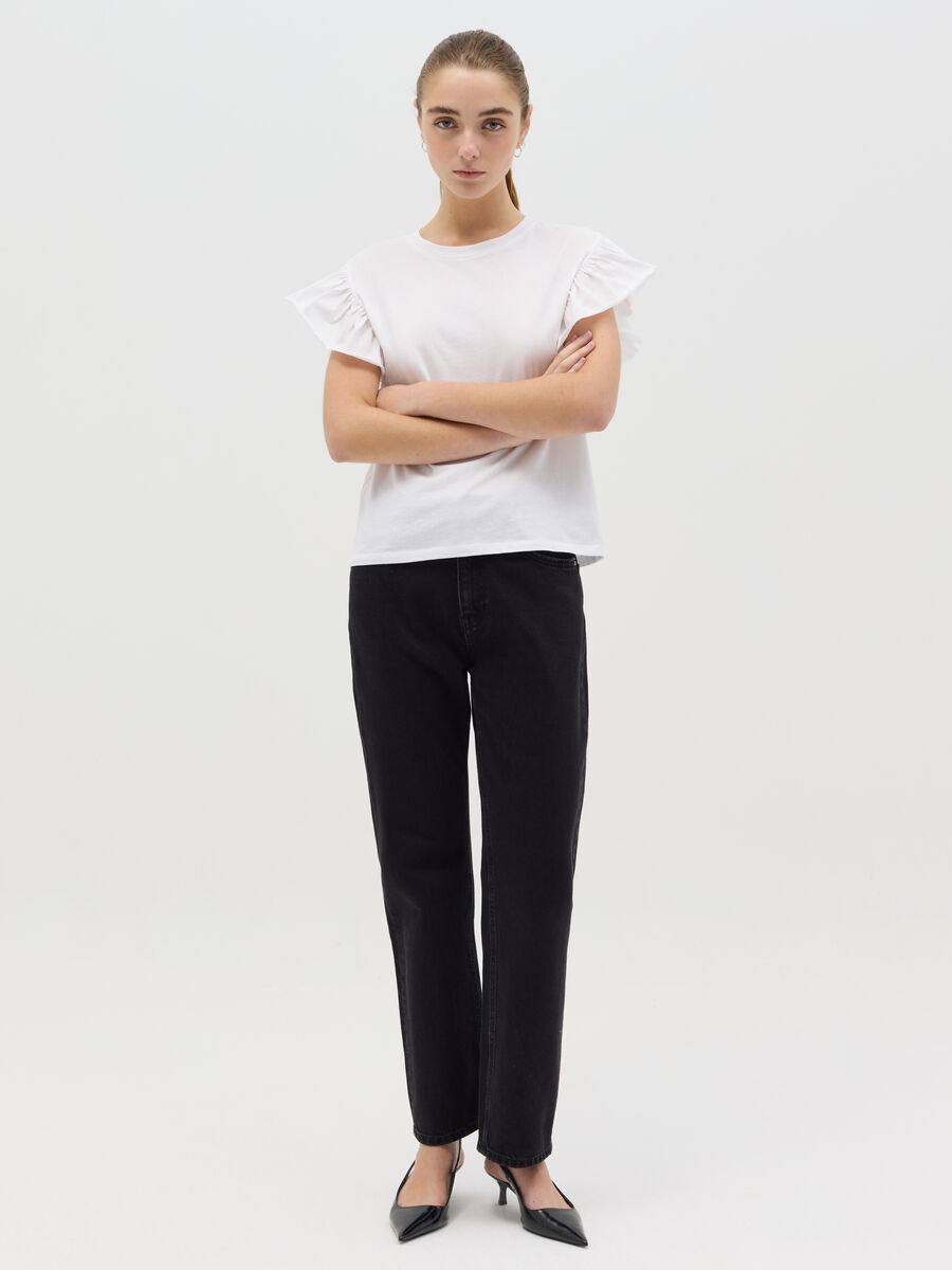 White T-shirt with short sleeves and flounce_1