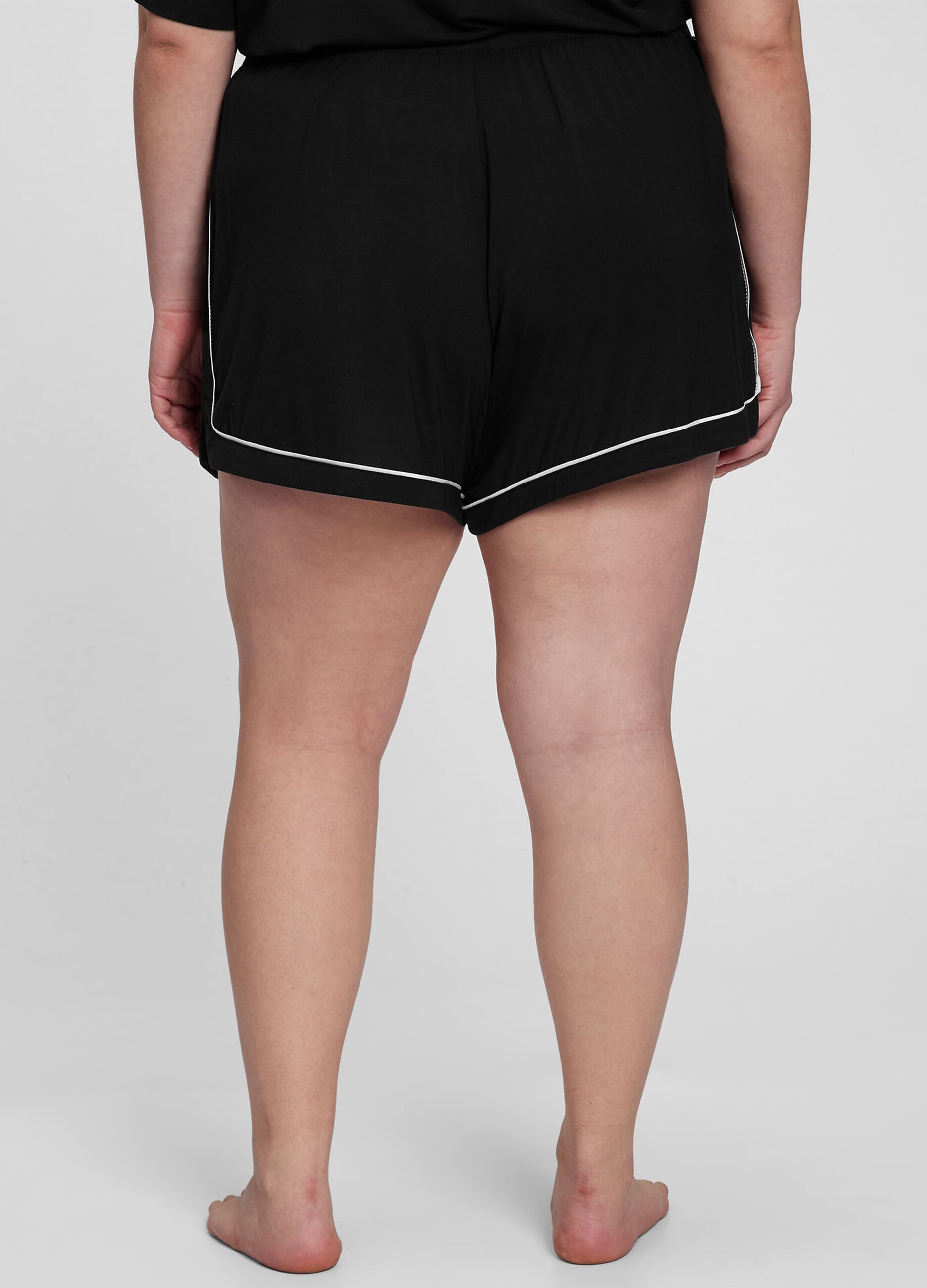 Pyjama shorts with contrasting piping